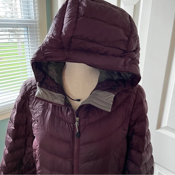 L. L. Bean Women's Ultralight 850 Down Hooded Coat - Picture 11 of 14